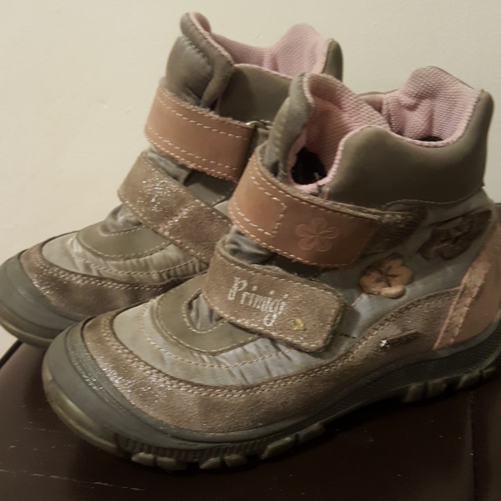 Kids boots